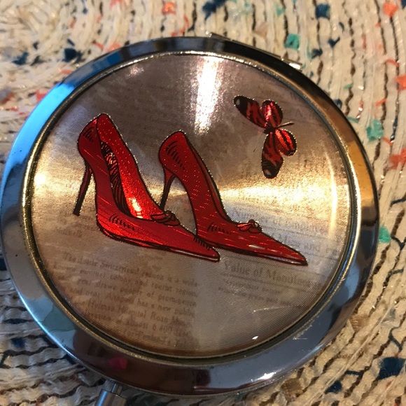 Compact Mirror - Picture 3 of 8